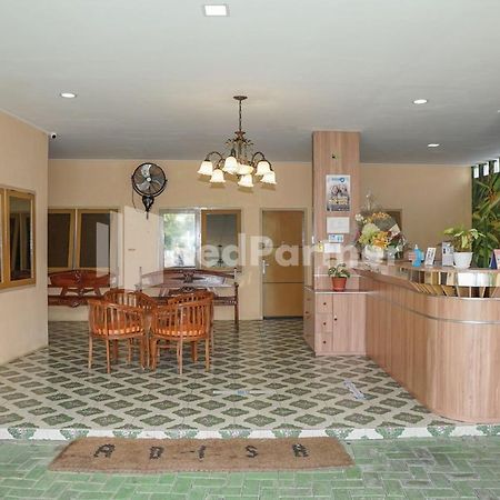 Adisa Homestay Near Saiful Anwar Malang Zewnętrze zdjęcie